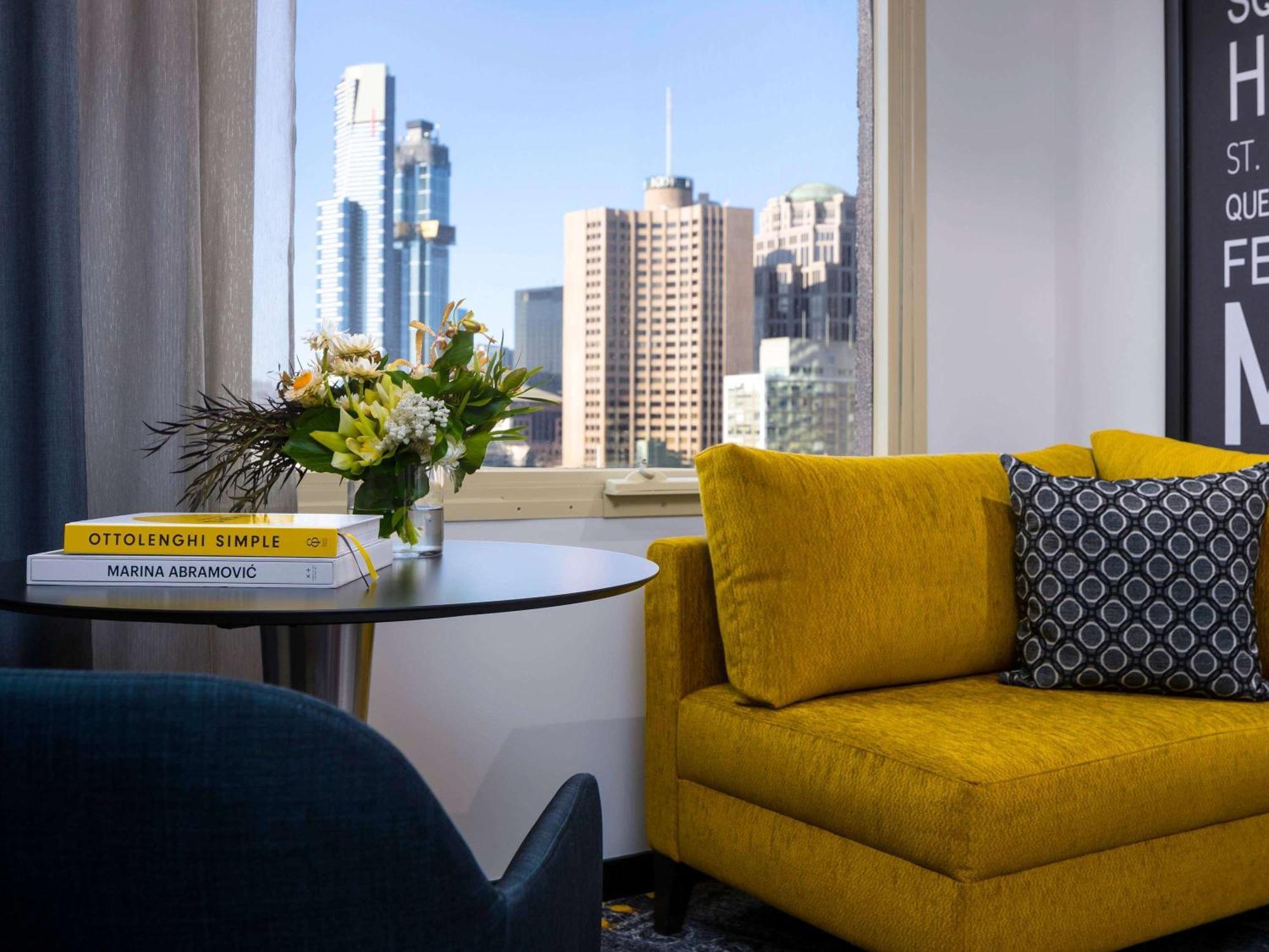 Pullman Melbourne City Centre Exterior foto A living room at the hotel